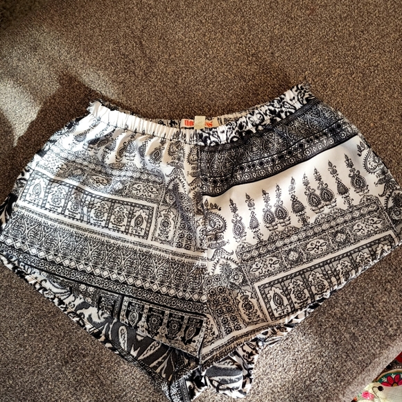 Hot Kiss Pants - Woman or girls very lightweight shorts